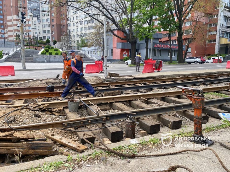 У Дніпрі ремонтують трамвайний переїзд на розі проспекту Лесі Українки та вулиці Андрія Фабра - рис. 9