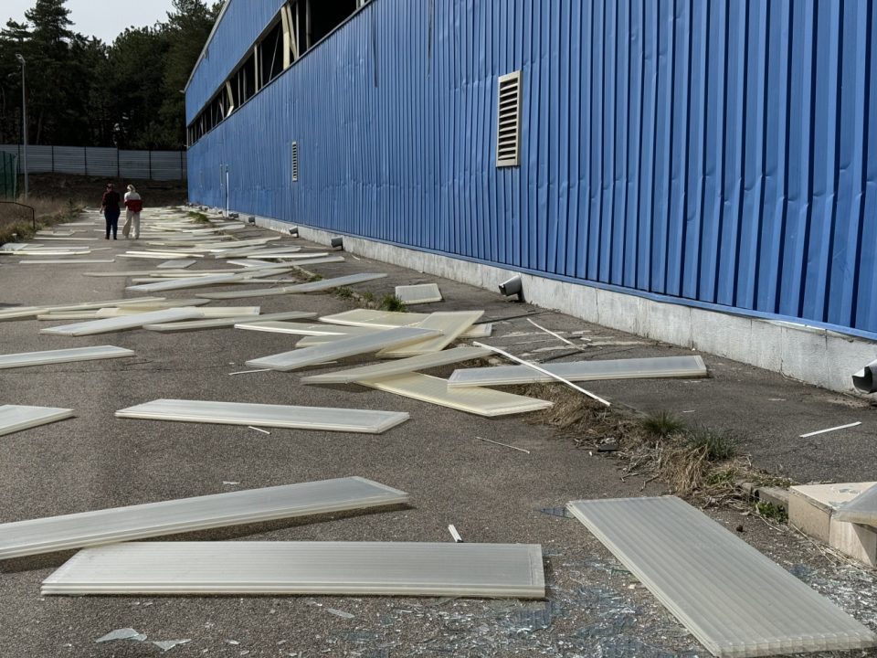 Внаслідок нічної атаки окупантів дронами зазнала руйнувань тренувальна база СК «Дніпро-1» - рис. 2