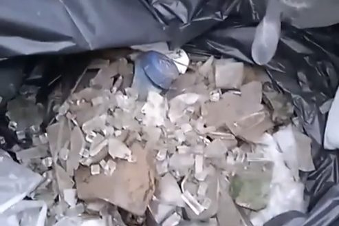 У Дніпрі на майданчику для собак невідомі розкидали скло - рис. 1