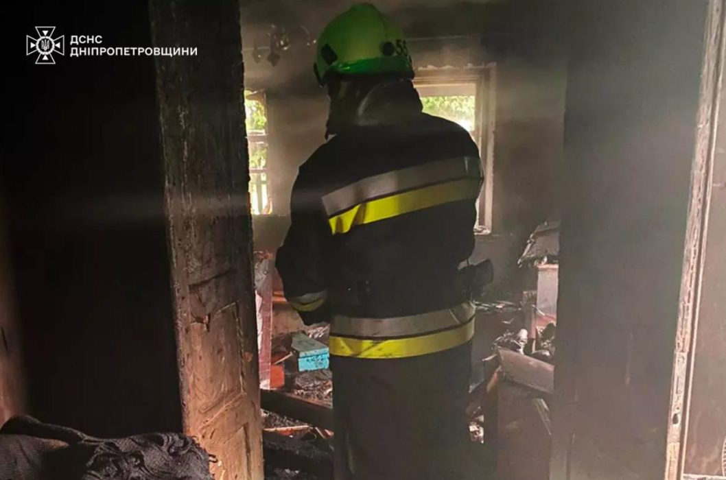 Внаслідок пожежі в житловому будинку на Дніпропетровщині травмовано дві людини