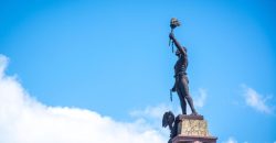 У музеї Кам'янського на Дніпропетровщині відновлять скульптуру Прометея - рис. 7