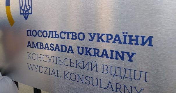 Украинские консульства приостановили услуги для призывников, в МИДе это считают 