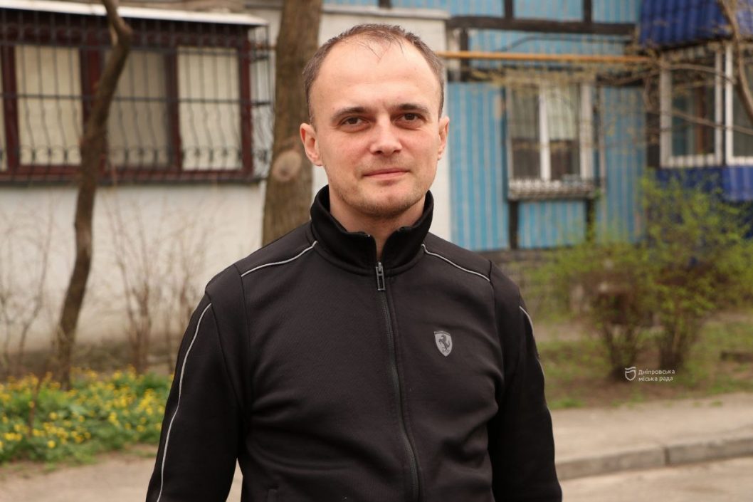 Лагодять ліфти, замінюють труби опалення: Дніпро продовжує проводити аварійні ремонти у будинках містян - рис. 1