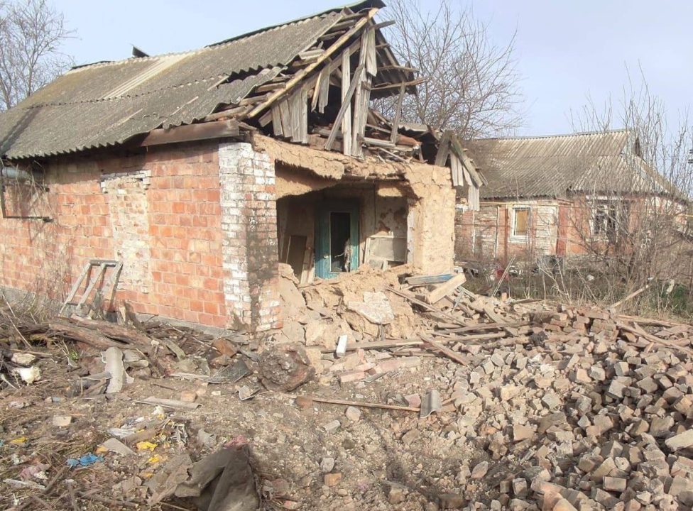 Оккупанты атаковали Никопольский район: тысячи людей остались без газа, света и воды - рис. 1
