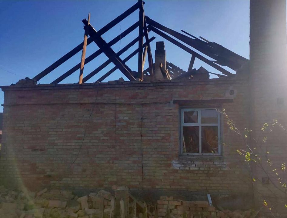 Поврежден дом, экскаватор и инфраструктурный объект: последствия атак на Никопольский район - рис. 2