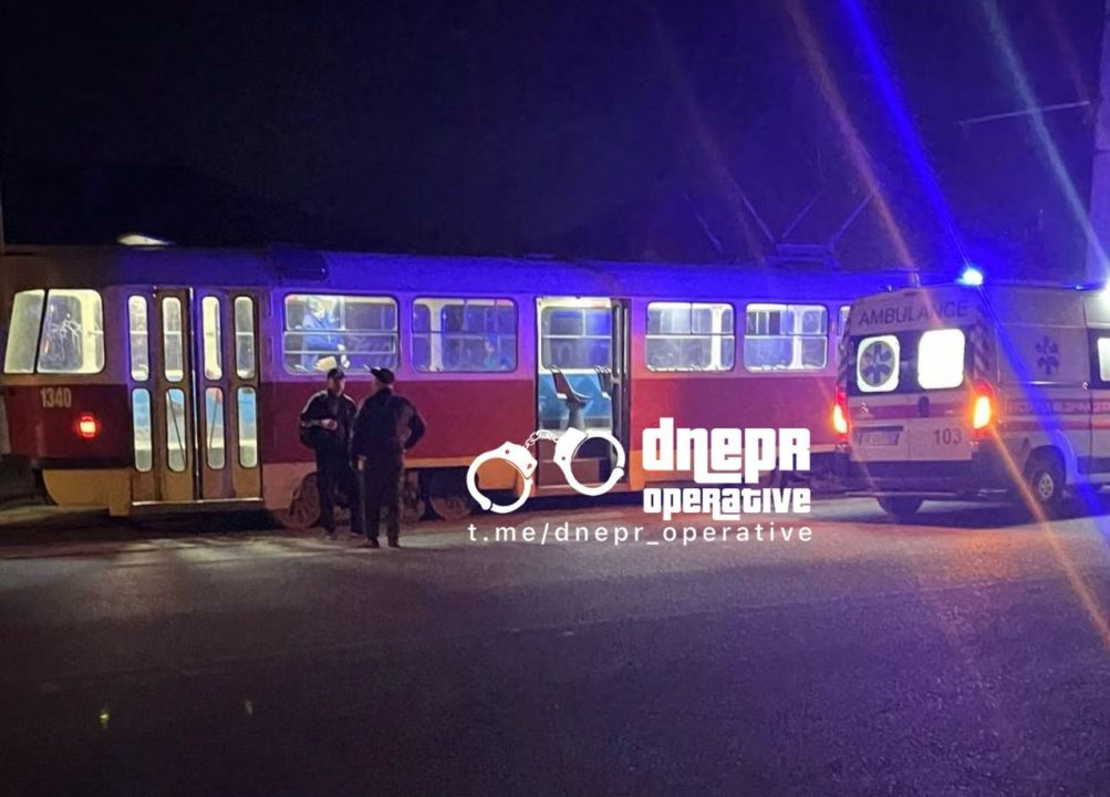 В Днепре трамвай №9 сбил пешехода - рис. 1