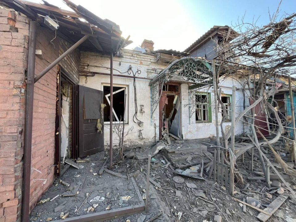 Понівечені будинки, їдальня та ЛЕП: протягом дня ворог скерував на Дніпропетровщину півдесятка БпЛА