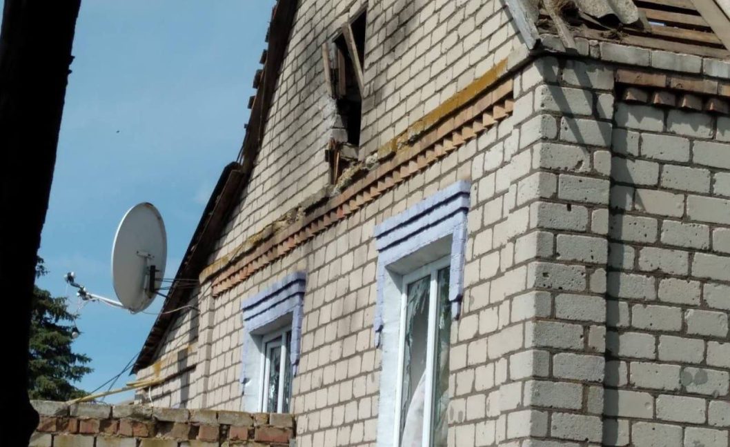 Повреждены предприятия, дома и линии ЛЭП: оккупанты нанесли удары по Никопольщине - рис. 3