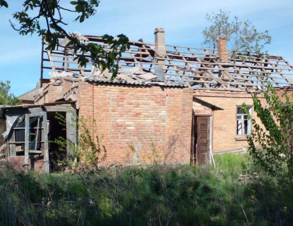 Пошкоджено підприємство, будинки та лінії ЛЕП: окупанти завдали ударів по Нікопольщині  - рис. 4
