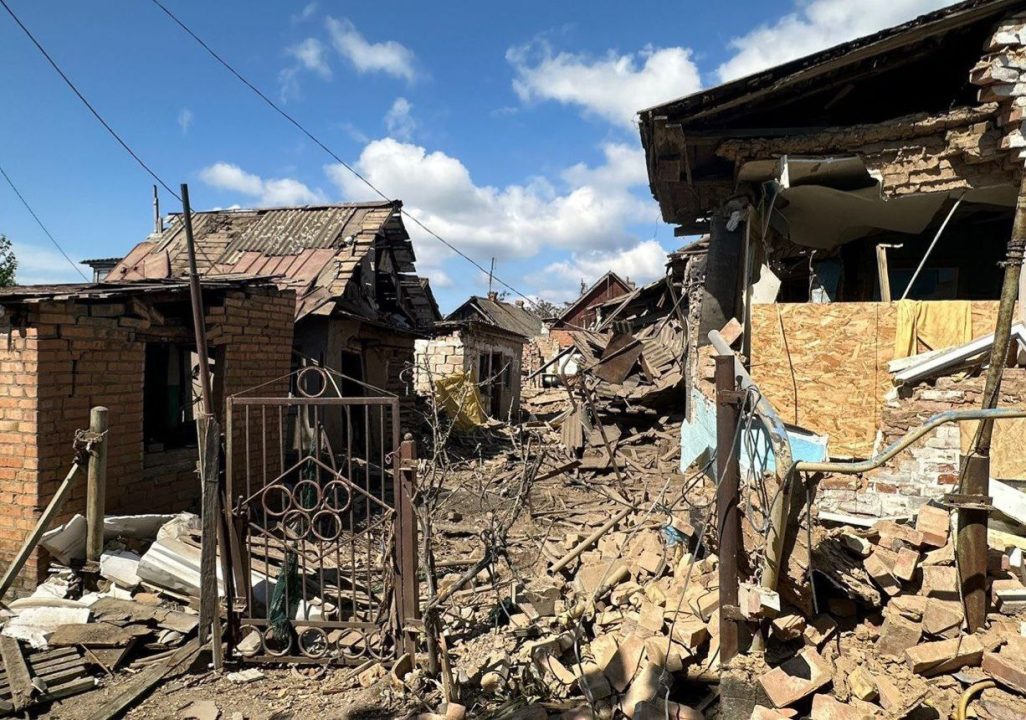 Повреждены дома, пострадали люди: последствия атак на Никопольщину - рис. 1