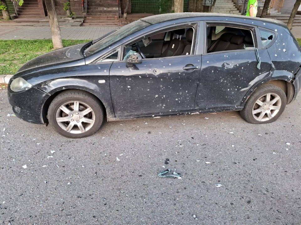 Постраждали дві жінки: вночі росіяни п'ять разів обстріляли Нікопольщину 