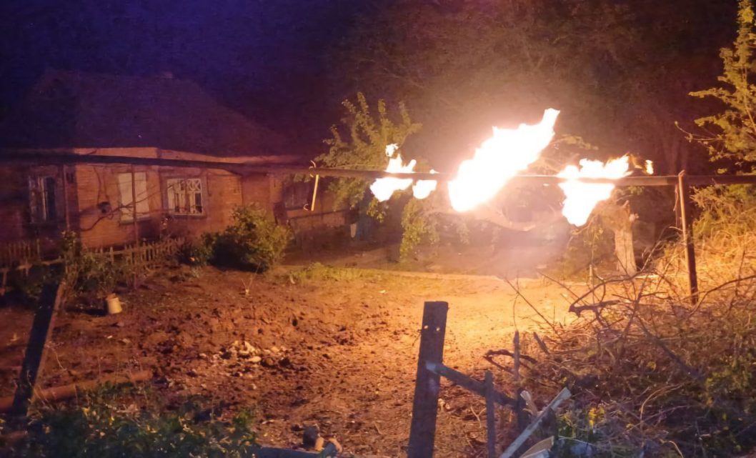 Повреждены дома, газопровод и линии ЛЭП: оккупанты трижды обстреляли Никопольщину из артиллерии - рис. 2