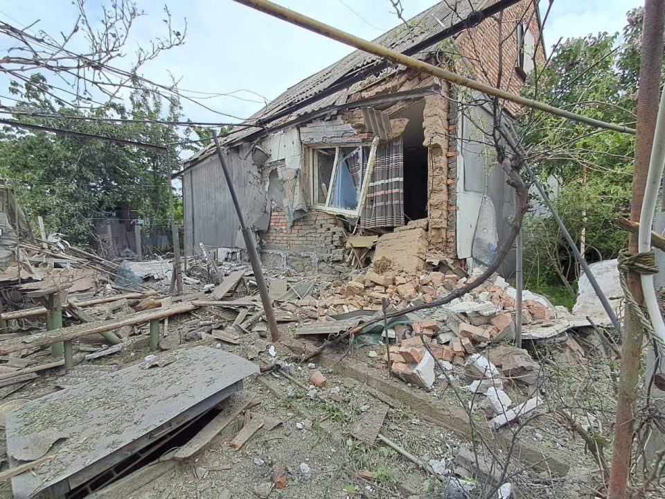 Російські окупанти двічі за день били по Нікопольщині: пошкоджено житлові будинки - рис. 2