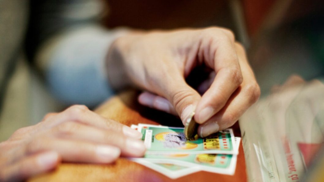 Житель Дніпропетровщини протягом чотирьох місяців тричі виграв лотерейний приз