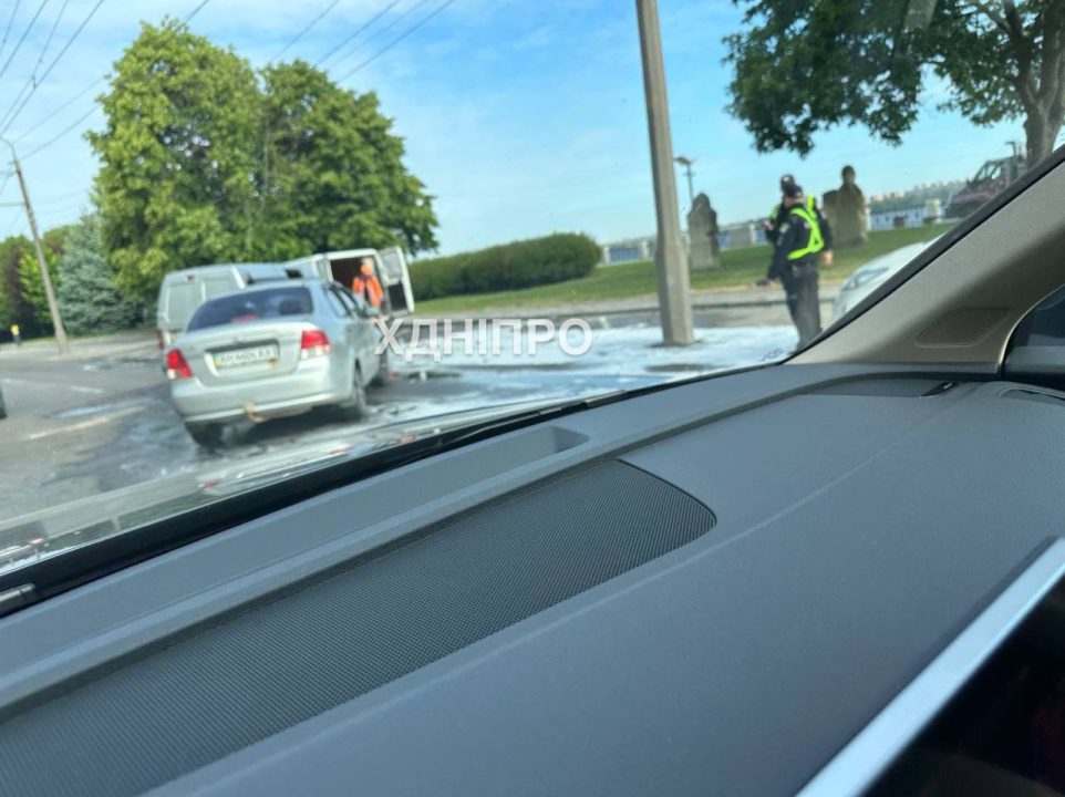 У Дніпрі через ДТП ускладнено рух на Набережній