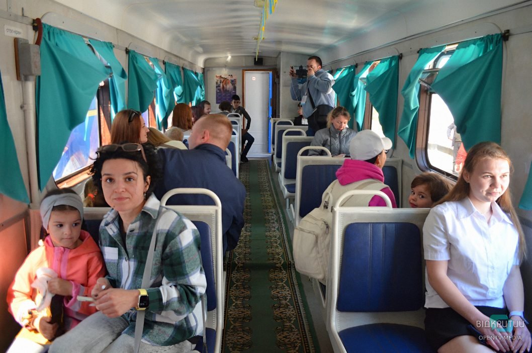 У Дніпрі відновила роботу дитяча залізниця у парку Глоби - рис. 1