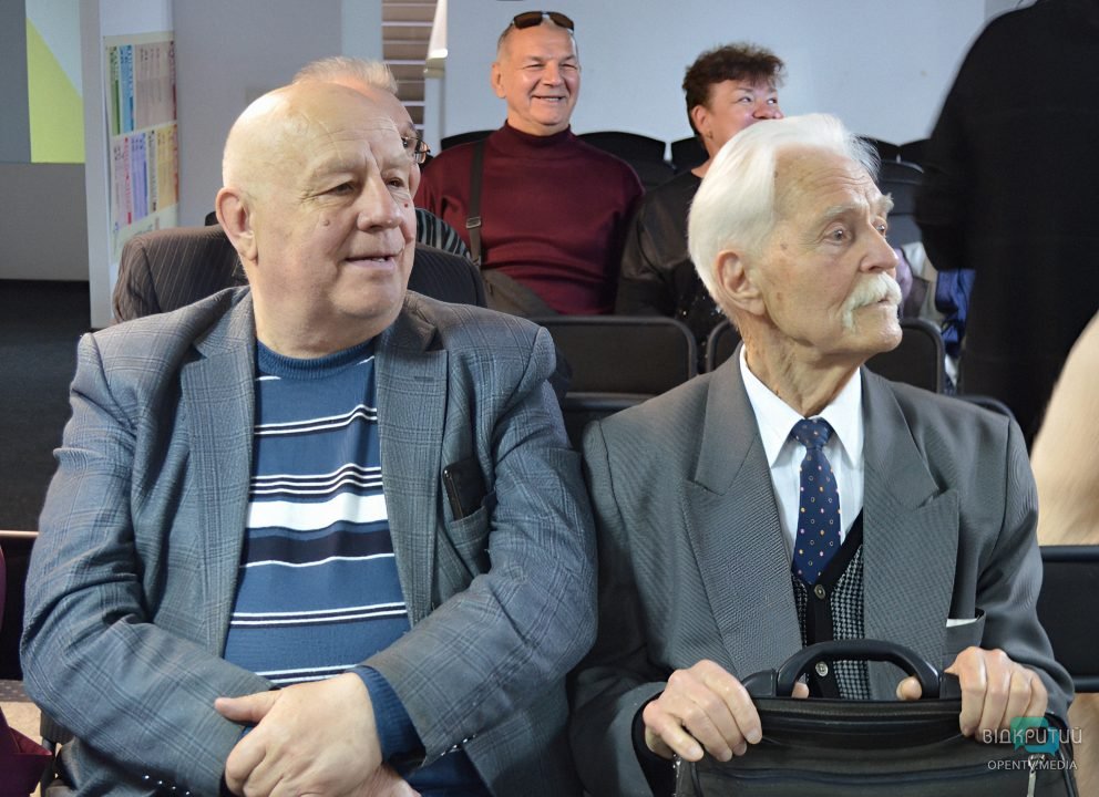 «Приречені на любов»: у Дніпрі презентували книгу про торжество кохання під час війни