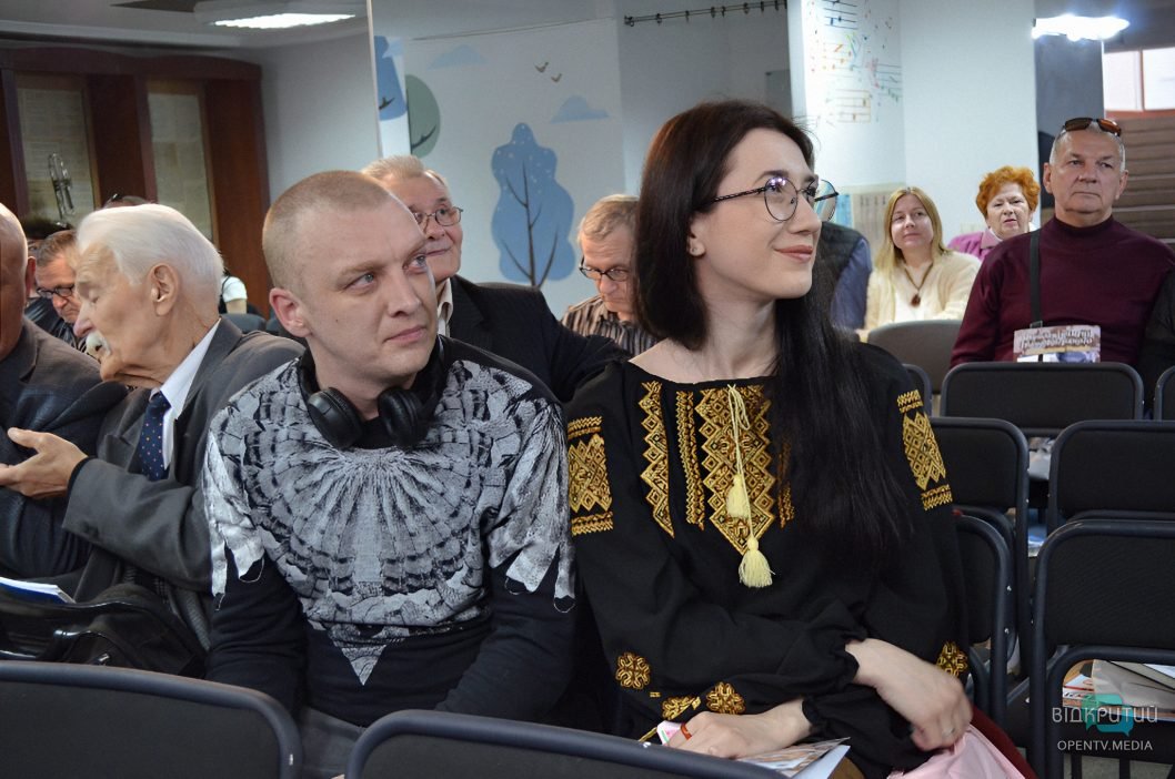 «Приречені на любов»: у Дніпрі презентували книгу про торжество кохання під час війни