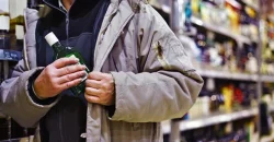 В Днепре мужчина выпил бутылку алкоголя в магазине и отказался платить - рис. 14