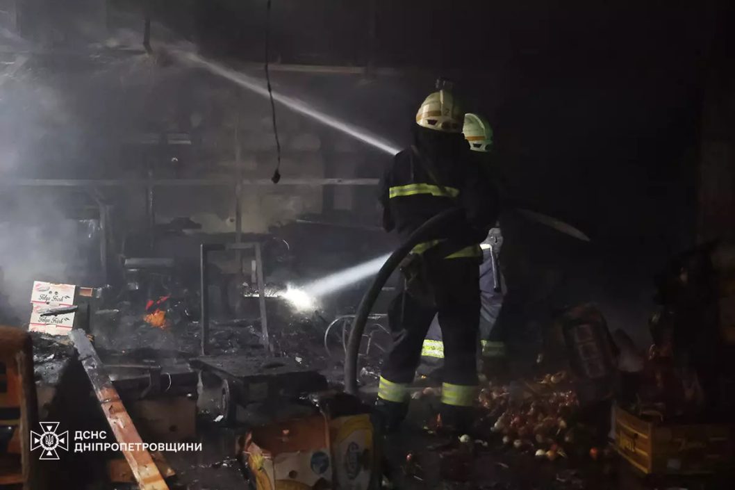 У Дніпрі сталася масштабна пожежа на підприємстві - рис. 2
