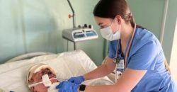 "Хочу додому": у лікарні Дніпра рятують жінку з Донеччини, яка постраждала внаслідок обстрілу росіян - рис. 1