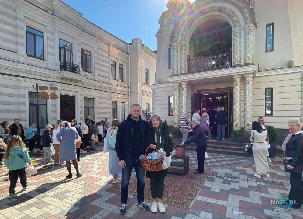 У церквах Дніпра провели богослужіння та освятили великодні кошики містян