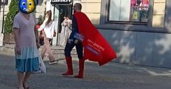В центре Днепра прогуливался Супермен - рис. 13