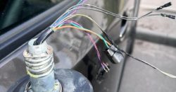 У Дніпрі вандали пошкодили припарковані авто та відірвали на них дзеркала - рис. 4