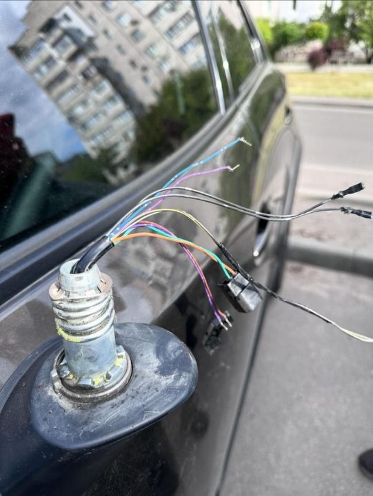 У Дніпрі вандали шкодять припаркованим автомобілям