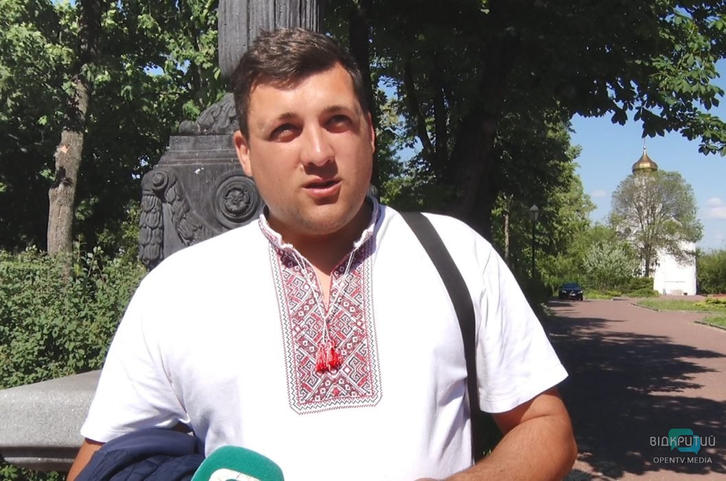 На Монастирському острові на пам‘ятник Шевченка одягли патріотичний жупан