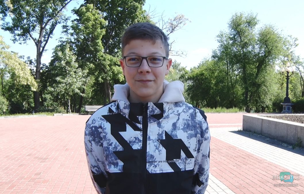 На Монастирському острові на пам‘ятник Шевченка одягли патріотичний жупан