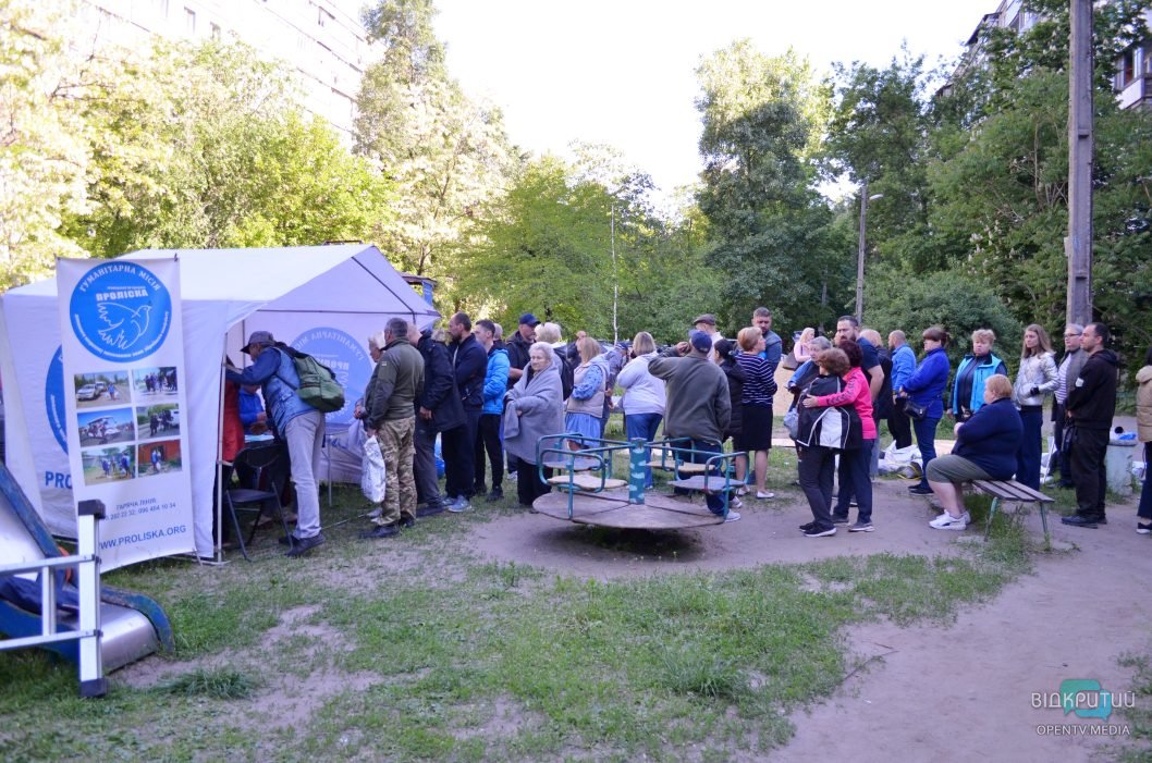 Пошкоджені будинки та майно: наслідки ворожої атаки по Дніпру у Великодню ніч