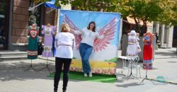 Фотозони, концертні номери та майстеркласи: у середмісті Дніпра відзначили День вишиванки - рис. 14