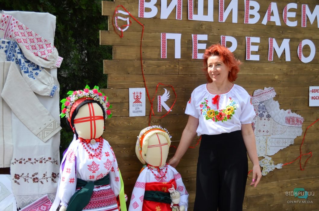 Фотозони, концертні номери та майстеркласи: у середмісті Дніпра відзначили День вишиванки