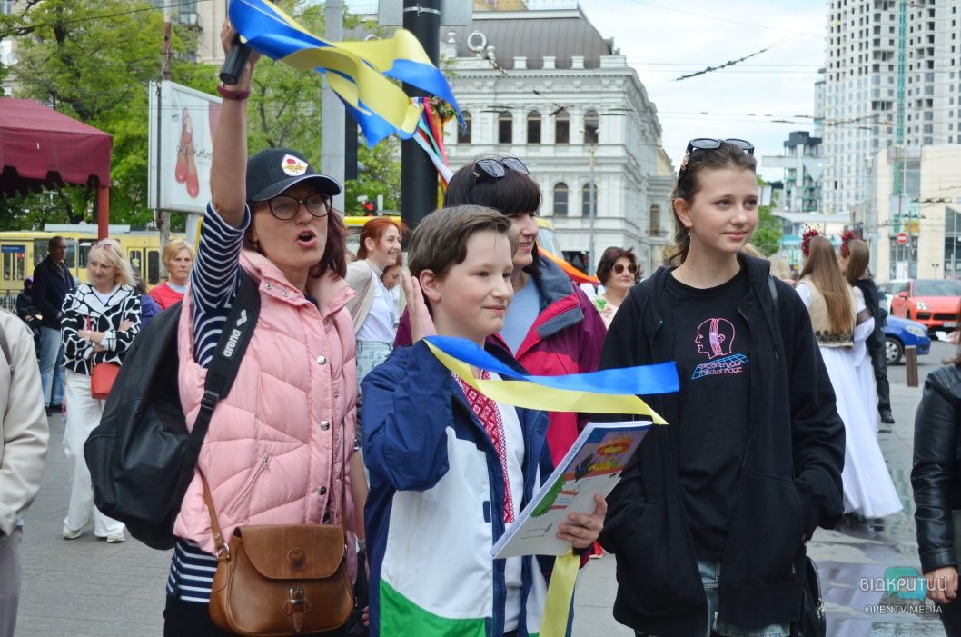 Фотозони, концертні номери та майстеркласи: у середмісті Дніпра відзначили День вишиванки
