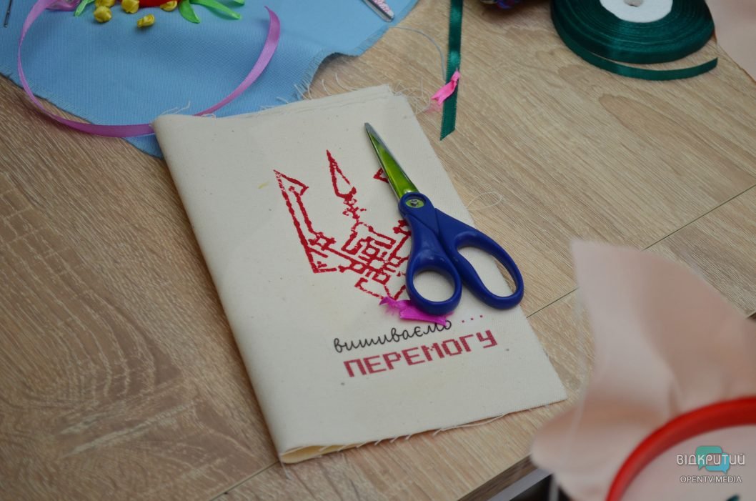 Фотозони, концертні номери та майстеркласи: у середмісті Дніпра відзначили День вишиванки