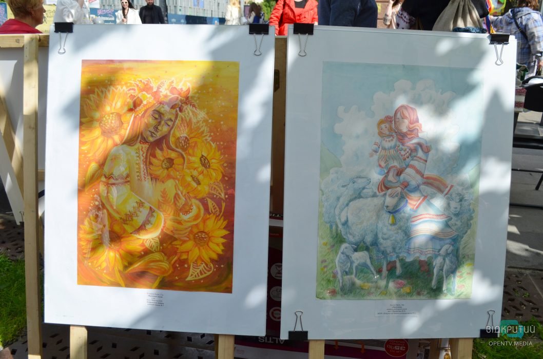 Фотозони, концертні номери та майстеркласи: у середмісті Дніпра відзначили День вишиванки