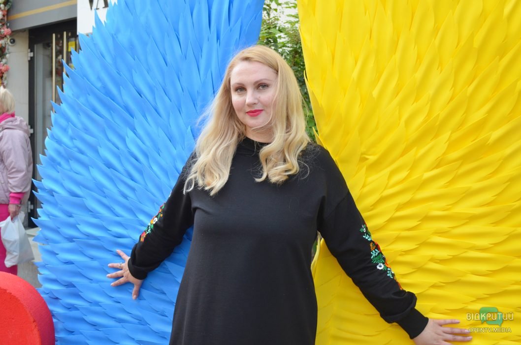 Фотозони, концертні номери та майстеркласи: у середмісті Дніпра відзначили День вишиванки