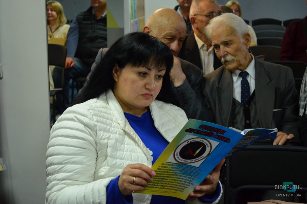 «Приречені на любов»: у Дніпрі презентували книгу про торжество кохання під час війни
