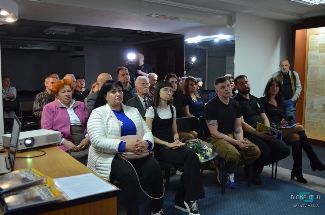 «Приречені на любов»: у Дніпрі презентували книгу про торжество кохання під час війни