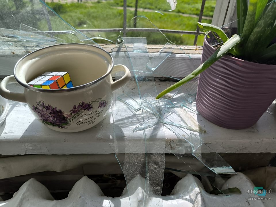 Пошкоджені будинки та майно: наслідки ворожої атаки по Дніпру у Великодню ніч