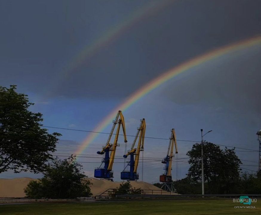 Дніпро після дощу накрила веселка - рис. 1