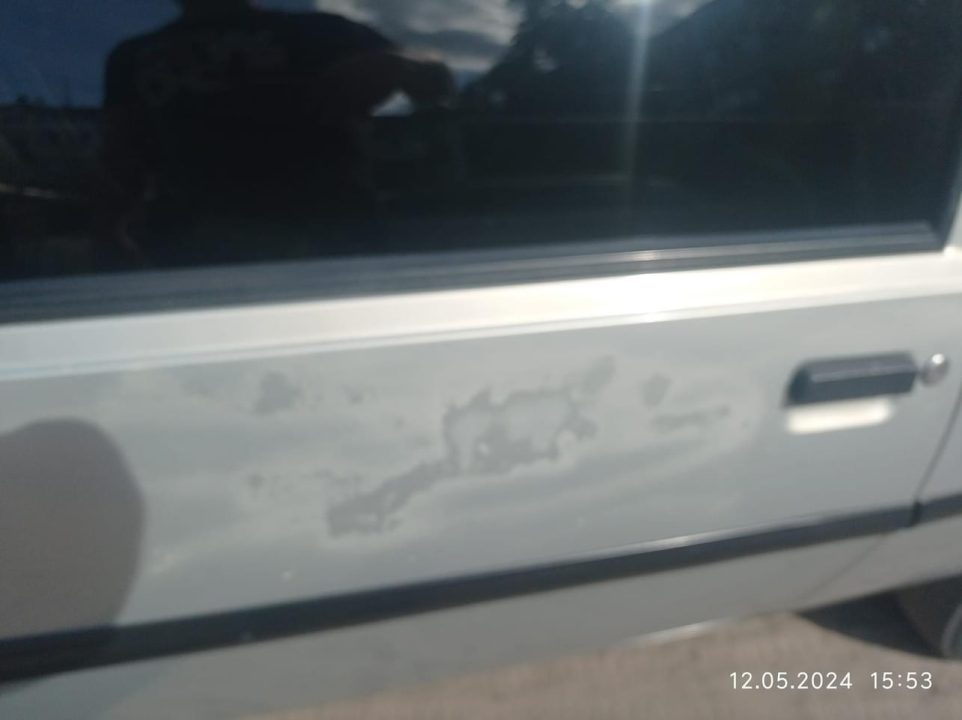 В Днепре неизвестные облили кислотой автомобиль - рис. 2