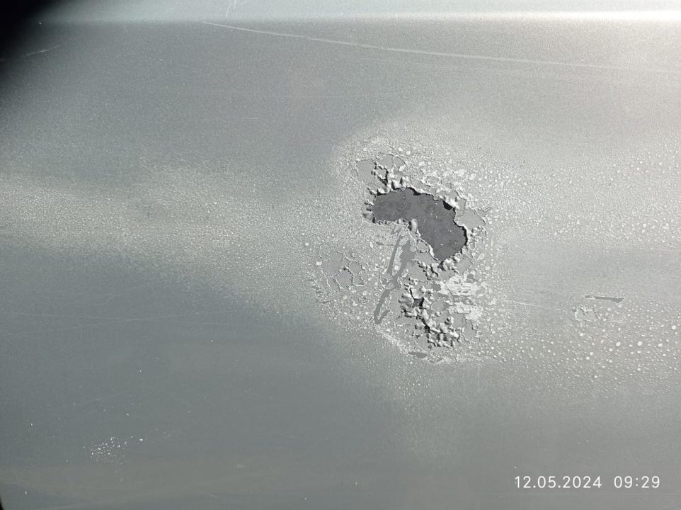 В Днепре неизвестные облили кислотой автомобиль - рис. 4