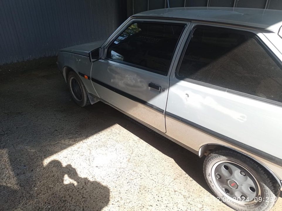 В Днепре неизвестные облили кислотой автомобиль - рис. 1