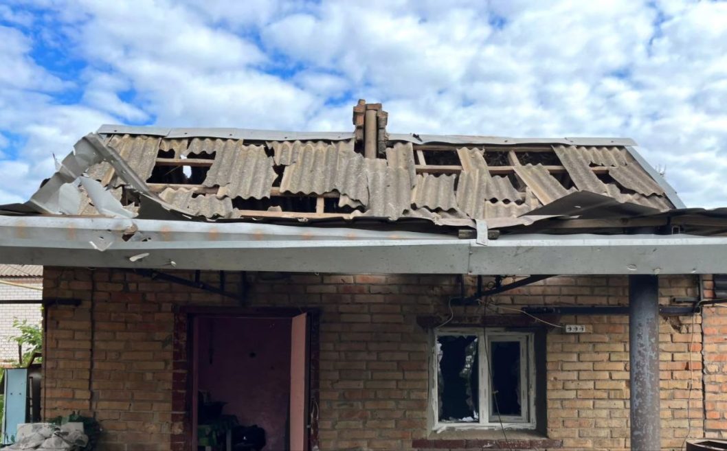 Пошкоджені пʼятиповерхівка, приватні будинки та агрофірма: ворог продовжує терор Нікопольщини - рис. 3