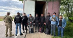 Вместо автопокрышек: уклонисты из Днепропетровщины пытались сбежать за границу в прицепе грузовика - рис. 7