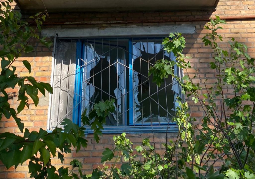 Повреждены транспорт, дома и магазин: агрессор продолжает терроризировать Днепропетровщину - рис. 2