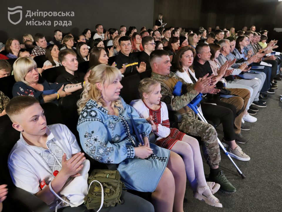 У Дніпрі 63 військовим, лікарям та рятувальникам вручили ключі від нового житла - рис. 3