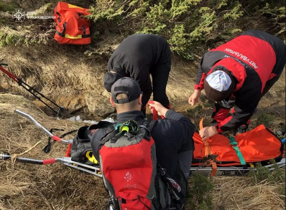 На західній Україні врятували туриста з Дніпра